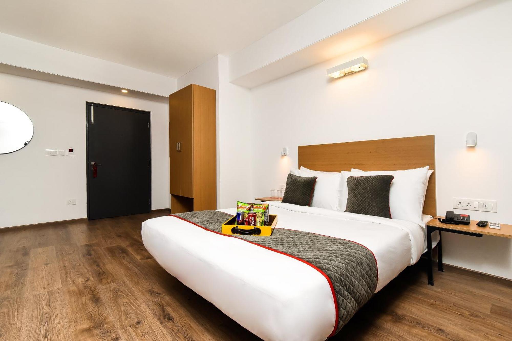 Townhouse C Scheme Ahinsa Circle Hotel Джайпур Екстериор снимка