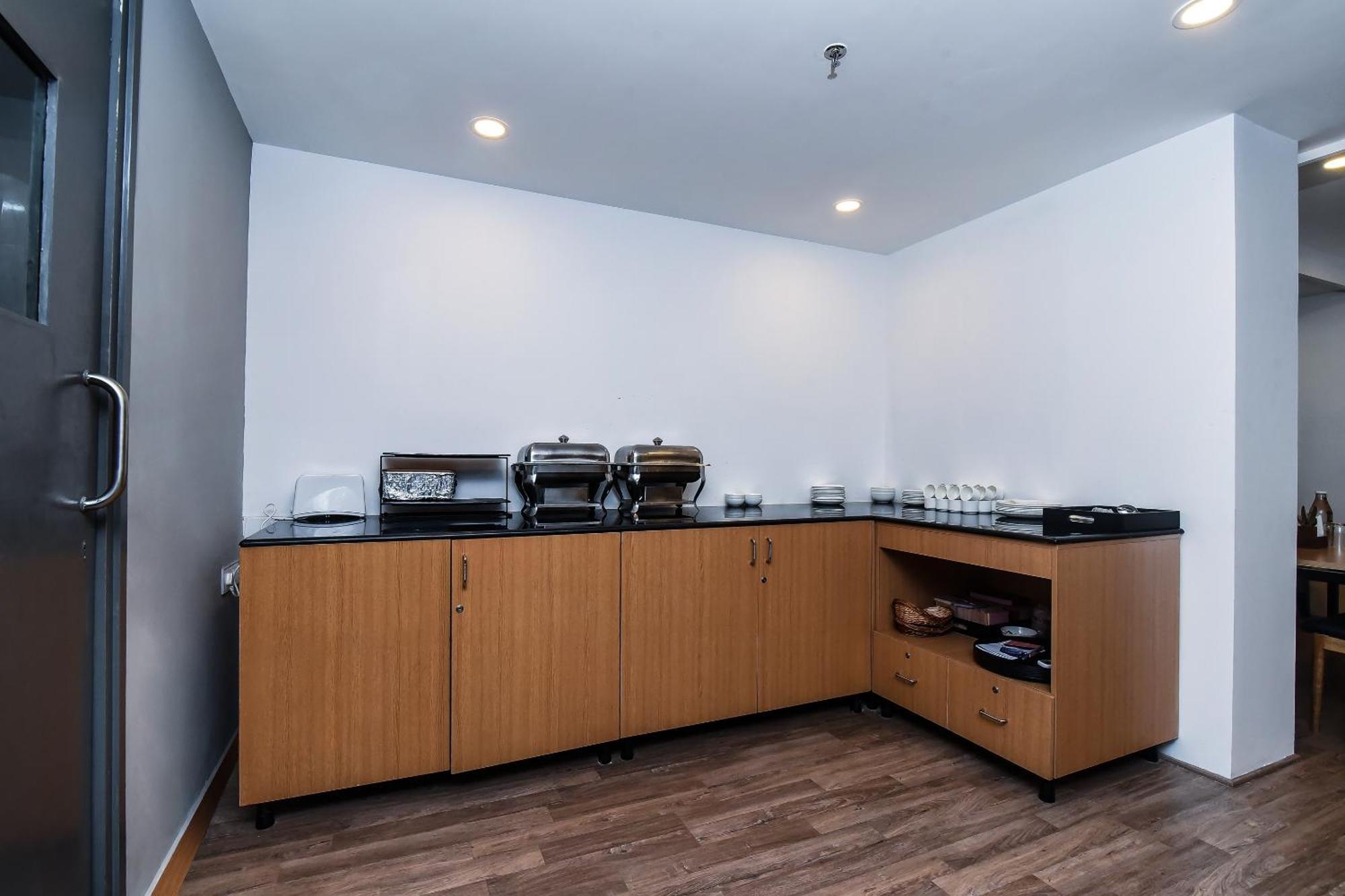 Townhouse C Scheme Ahinsa Circle Hotel Джайпур Екстериор снимка